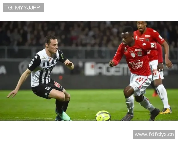 周五017法甲焦点战：昂热与南特展开布列塔尼德比生死较量